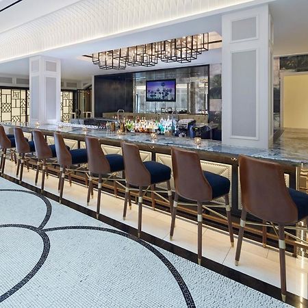 The London West Hollywood At Beverly Hills Ngoại thất bức ảnh The bar at the hotel