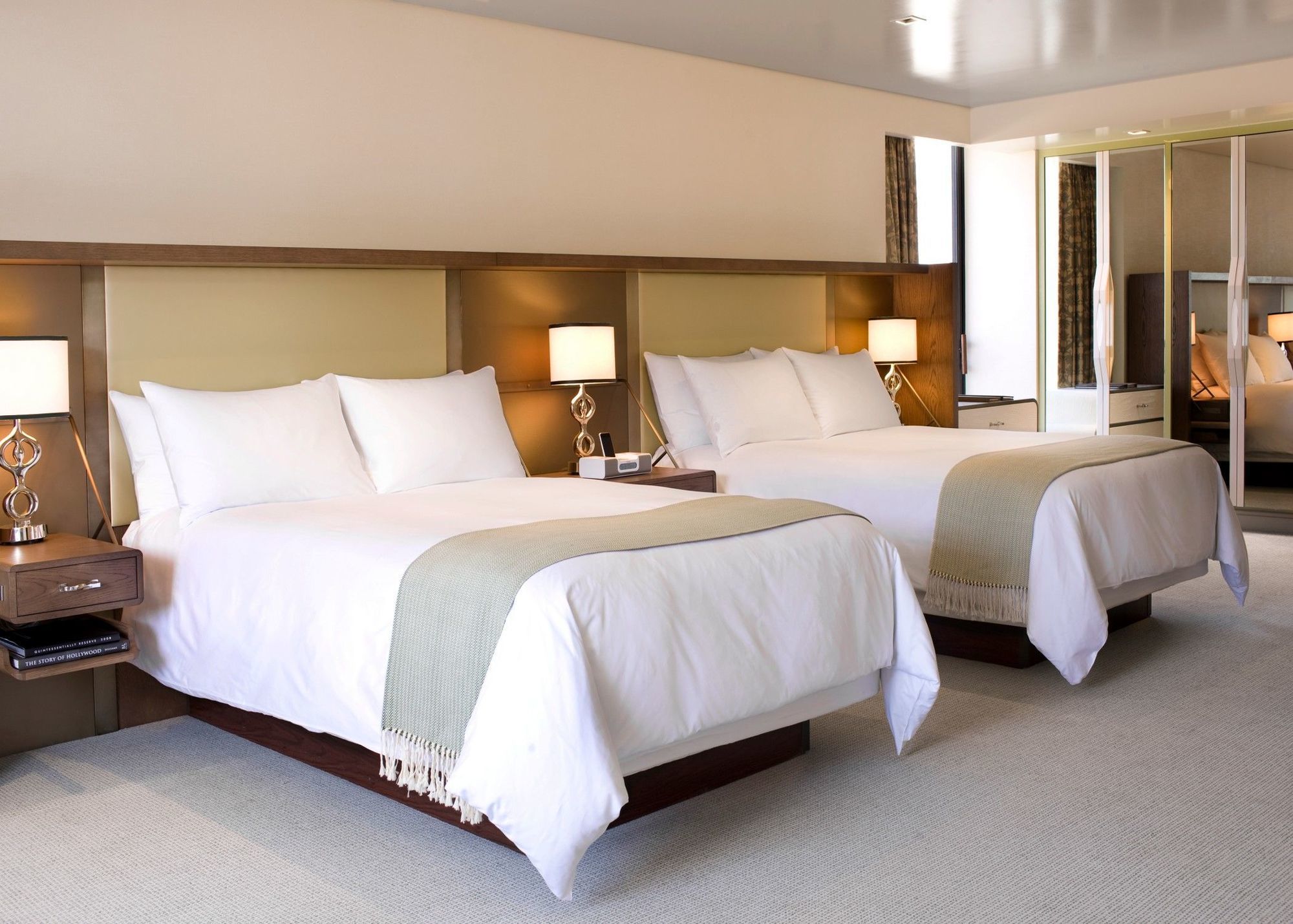 The London West Hollywood At Beverly Hills Ngoại thất bức ảnh A guest room at the MGM Grand