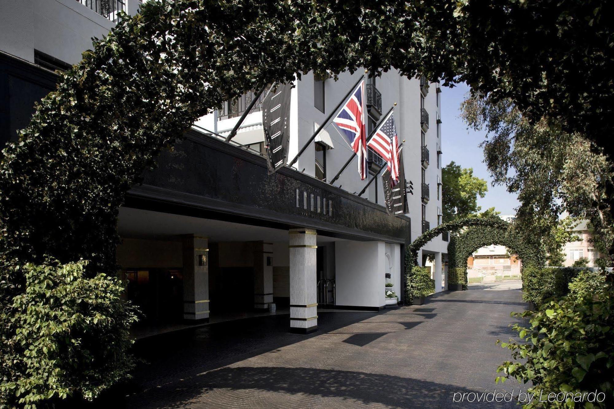 The London West Hollywood At Beverly Hills Ngoại thất bức ảnh The hotel's entrance