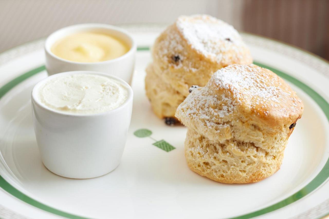 The London West Hollywood At Beverly Hills Ngoại thất bức ảnh Scones with clotted cream and jam
