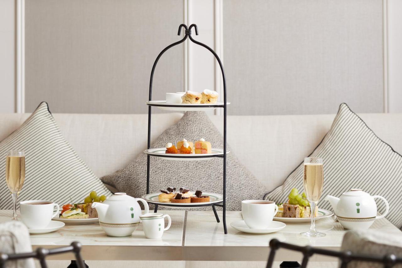 The London West Hollywood At Beverly Hills Ngoại thất bức ảnh A three-tiered cake stand
