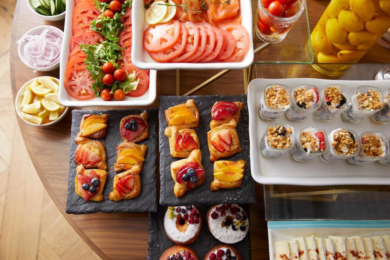 The London West Hollywood At Beverly Hills Ngoại thất bức ảnh A buffet of food
