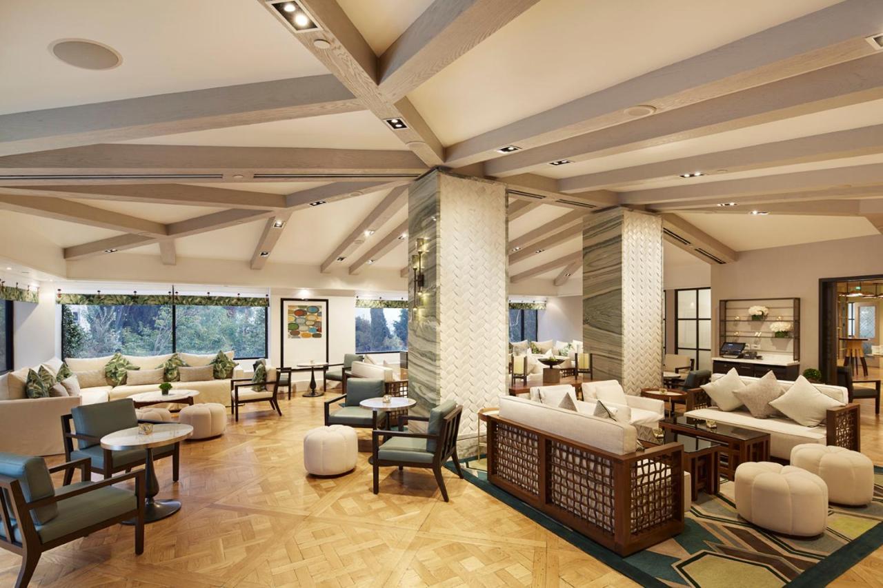 The London West Hollywood At Beverly Hills Ngoại thất bức ảnh The lounge at the airport